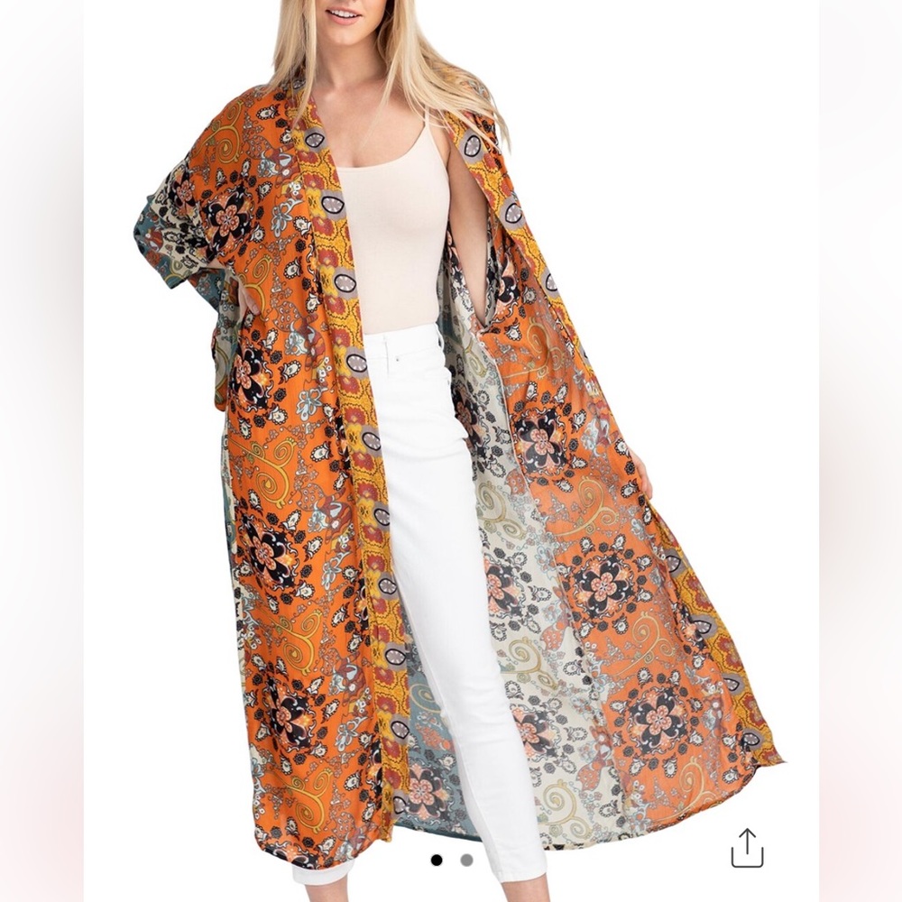 SAACHI Aurora Long Kimono in a Floral Pattern